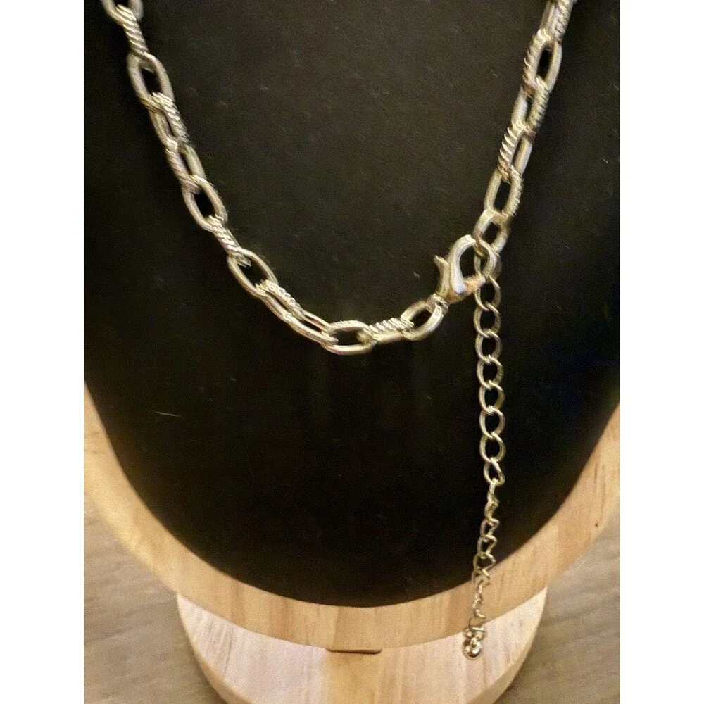 Vintage Silver Tone Hammered Metal & Blue Faux Stone Necklace 34